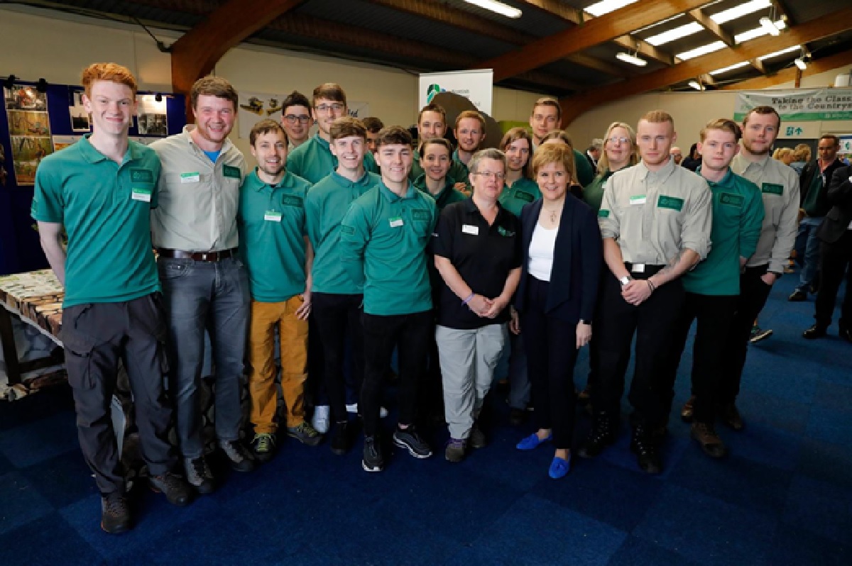 Apprentice Opportunities

We currently have three new apprenticeships available in forestry, finance &amp; procurement and are looking for eager applicants from any background, and any level of experience.

Find out more at forestryandland.gov.scot/jobs/featured-…