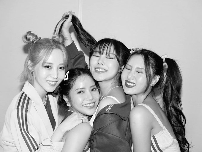 Mamamoo_France's tweet photo. [09.11.20][#WHEEIN IG]

별 (Etoile) 태양 (Soleil) 바람 (Vent) 꽃 (Fleur)🌿
photo by . @/mo_onbyul_ 

🇫🇷Mamamoo France
©️whee_inthemood
#leenee https://t.co/y24eWr9Imw