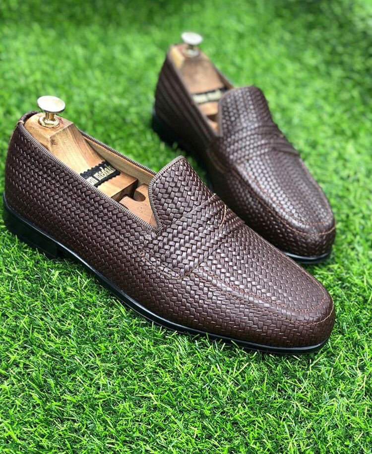 leathercraft_ng's tweet photo. Price - N11,000
#shoes #shoesforsale #shoesaddict #shoeslover #shoes👟 #shoestyle #shoesshoesshoes #shoeslovers #shoesph #shoestagram #shoesoftheday #shoesfashion #shoesaddicted #shoesday #collection #collections #collection_bw #newcollection #collection2019 #StyleLikeNoOther https://t.co/P1WLmlHQ2B