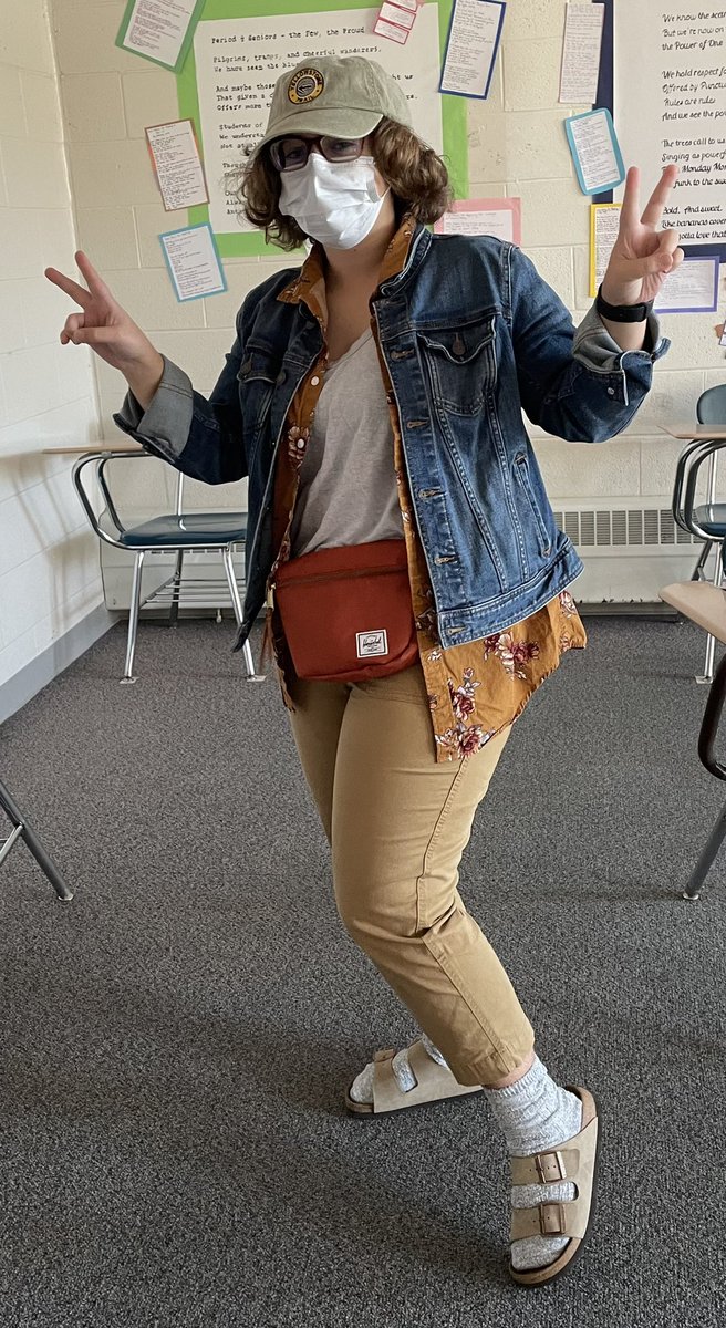 CaitlinBags's tweet photo. Tacky Tourist Day! BA Spirit Week off to a great start. @BaconSTUCO https://t.co/0uOngmTF0n