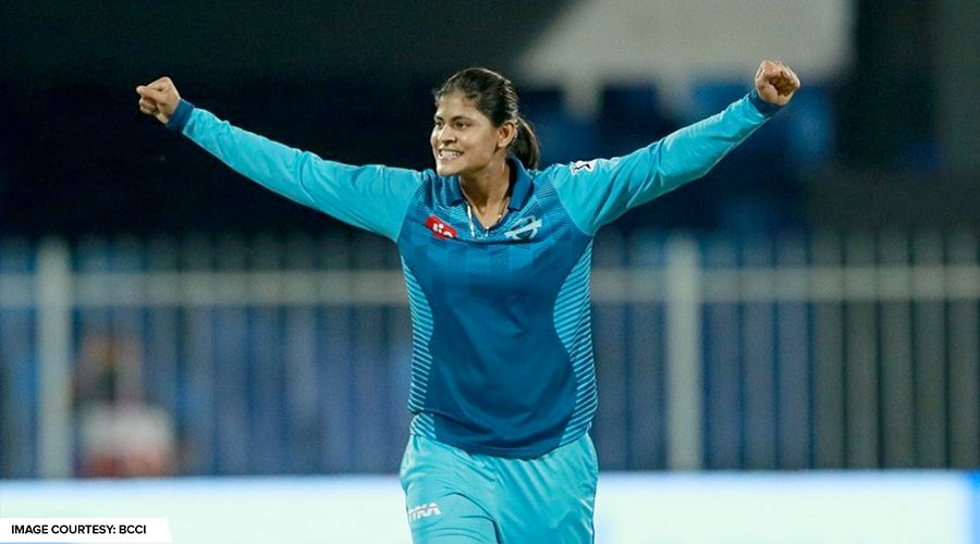 The tide turned from 💗 to 💙, courtesy Radha's fifer!

Will the #Trailblazers' 118/8 be enough to stop #Supernovas from making it a three-peat?

#TBLvSNO, #JioWomensT20Challenge Final | LIVE NOW | Star Sports Network & Disney+Hotstar VIP