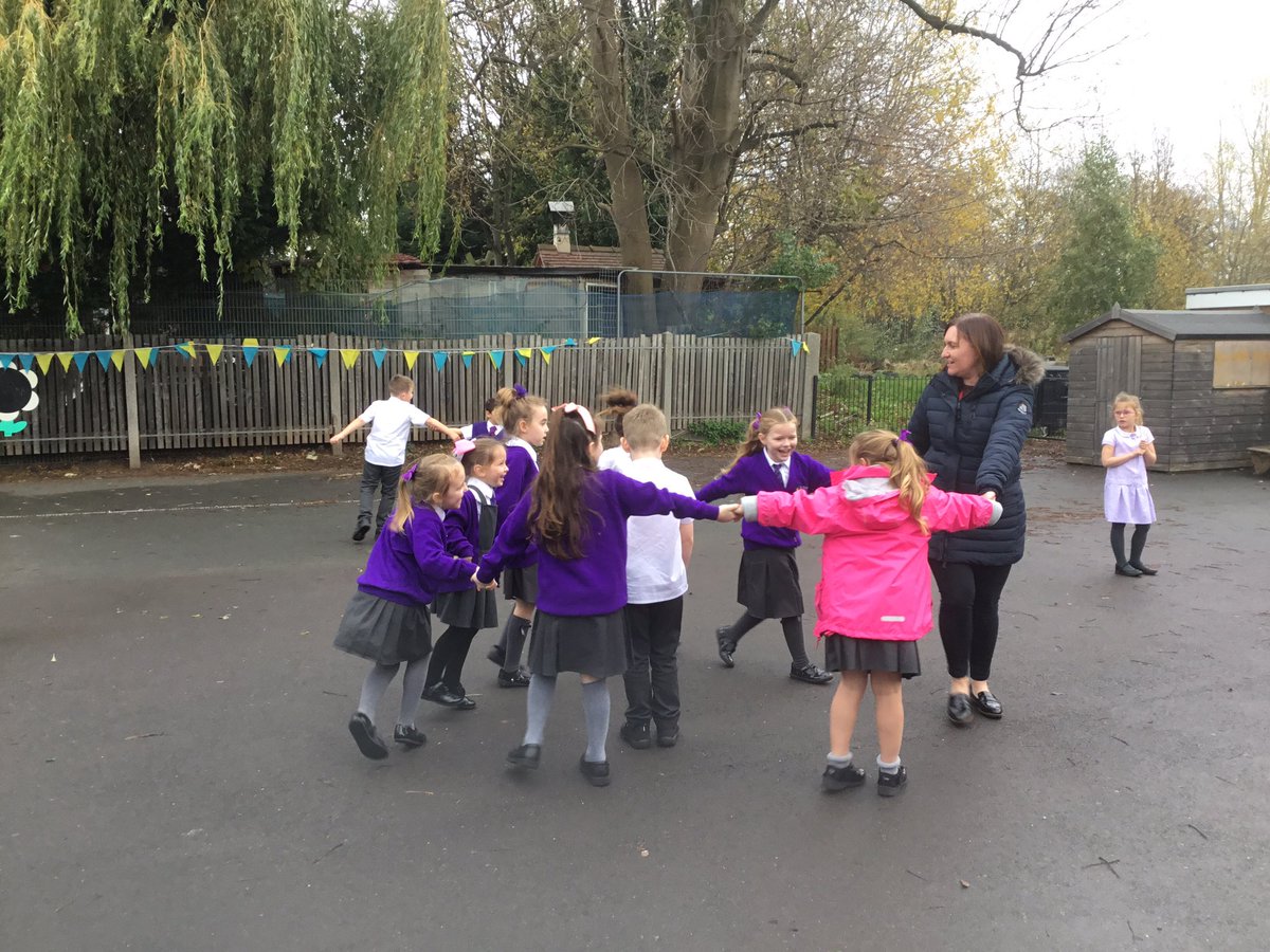 tmcilroyREMAT's tweet photo. Year 2 enjoying #CrazeoftheWeek today @RainbowEduMAT @GarstonCE @misswardleREMAT https://t.co/vIZ3Pw85JN