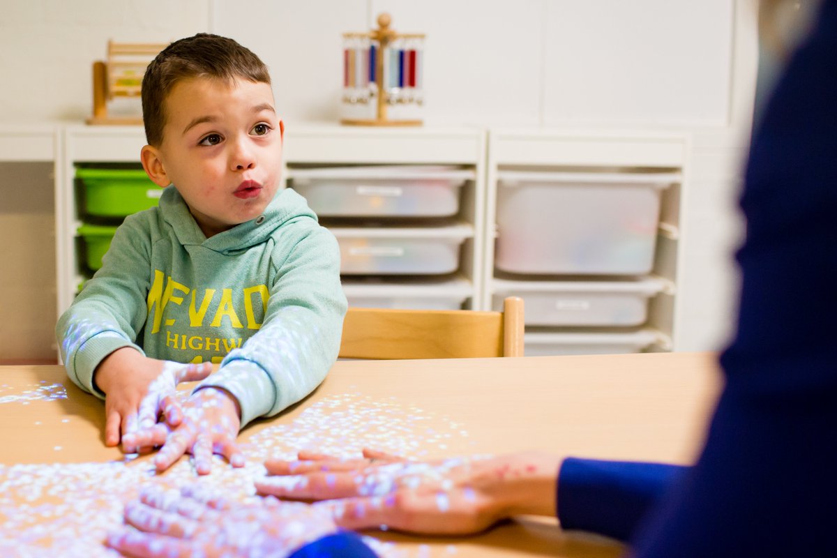 Mooie kansen aanwezig voor de Tovertafel in de #kinderrevalidatie! Samen met #Uzelf, #ActiveCues en de #Hoogstraat hebben @Ryan Beekhuizen en <a href="/BloemenManon/">Manon Bloemen</a>, een onderzoek afgerond naar de #Tovertafel Sprout. linkedin.com/company/lector…