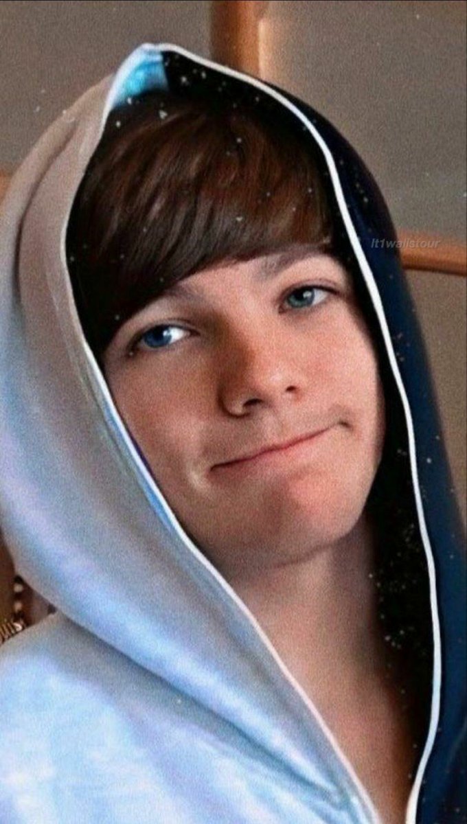 AnaaaaLins's tweet photo. "Ele apareceu"
"O pitico apareceu"
Tá Louis Tomlinson,mas nós precisamos de fotos.
Pelo amor de Deus Louis alimente seu fandom!!! https://t.co/MW4WQaKVNT