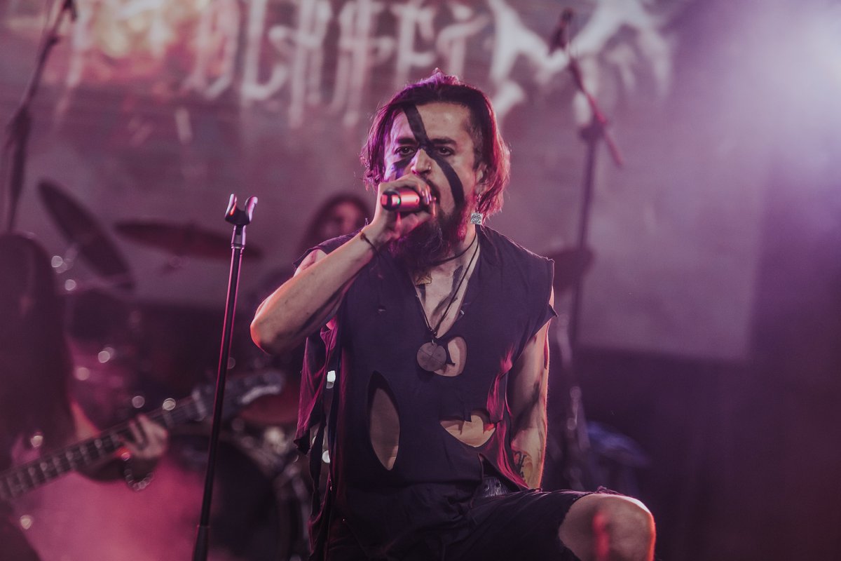 Folkheim's tweet image. Alexis Armijo, nuestro frontman , sólido en los guturales,un maestro.
#Folkheim #live #blackmetal #Warehouse