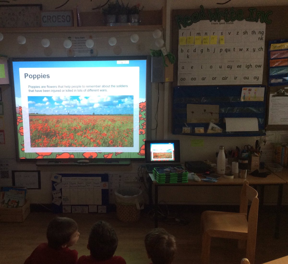 Y12UP1's tweet photo. We are learning about Remembrance Day and why lots of people wear poppies... We Will Remember... #UPSY1JM #RemembranceDay2020 https://t.co/FdQhd3EgXJ