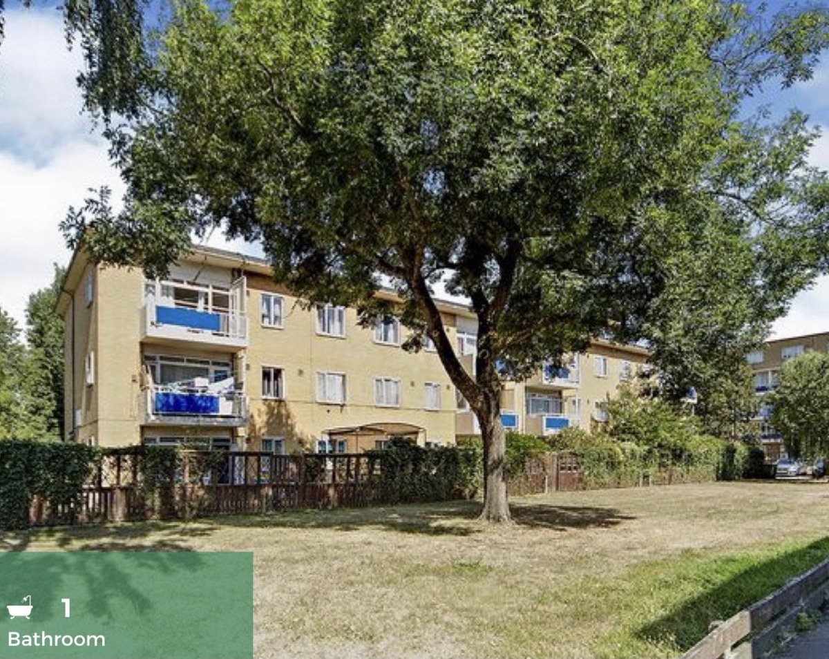 Three bedroom flat for sale on the first floor on Bromley Road.
Very easy access to transport and grocery shopping, also with a wide range of bus routes and grocery shopping.

The Living room has a large space for a family and 3 good sized bedrooms, also a kitchen and a balcony.