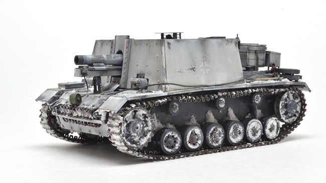 This becomes the Sturm-Infanterie-Geschütz and uses the newer sIG 33/1 guns, which are a bit more refined.80mm of front armour, 50mm on sides, 15mm rear and 10mm roof, with 30 rounds.The MG 34 was a bit of an afterthought. /20