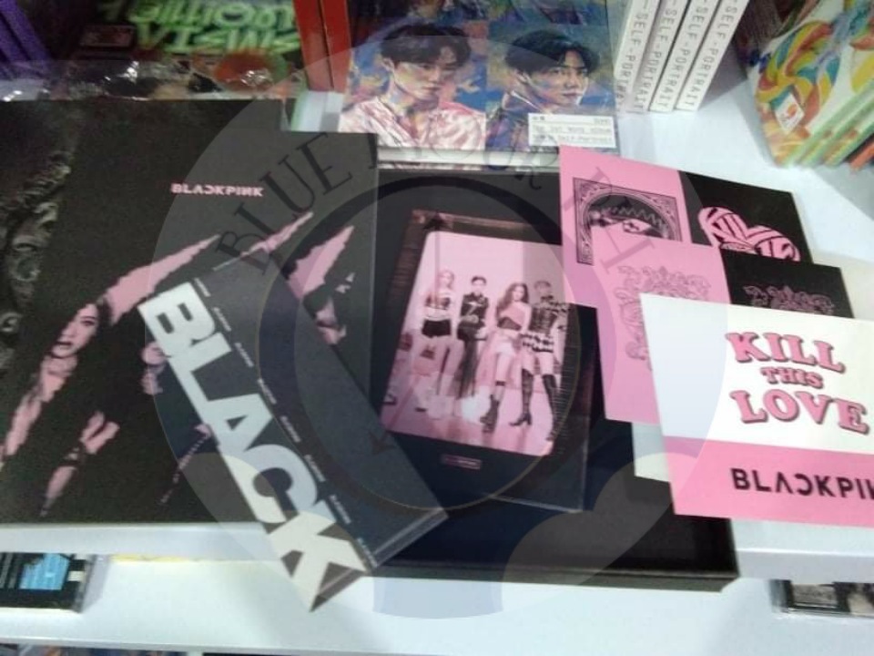 bluehour_ph's tweet photo. ONHAND #BlueHourPHOnhand
UNSEALED BLACKPINK ALBUMS
✔Square Up Black Version
✔Kill This Love Black/Pink Version
Price: 500 pesos each + sf
See photos for inclusions
DM if interested 💕 https://t.co/OafKricQWW