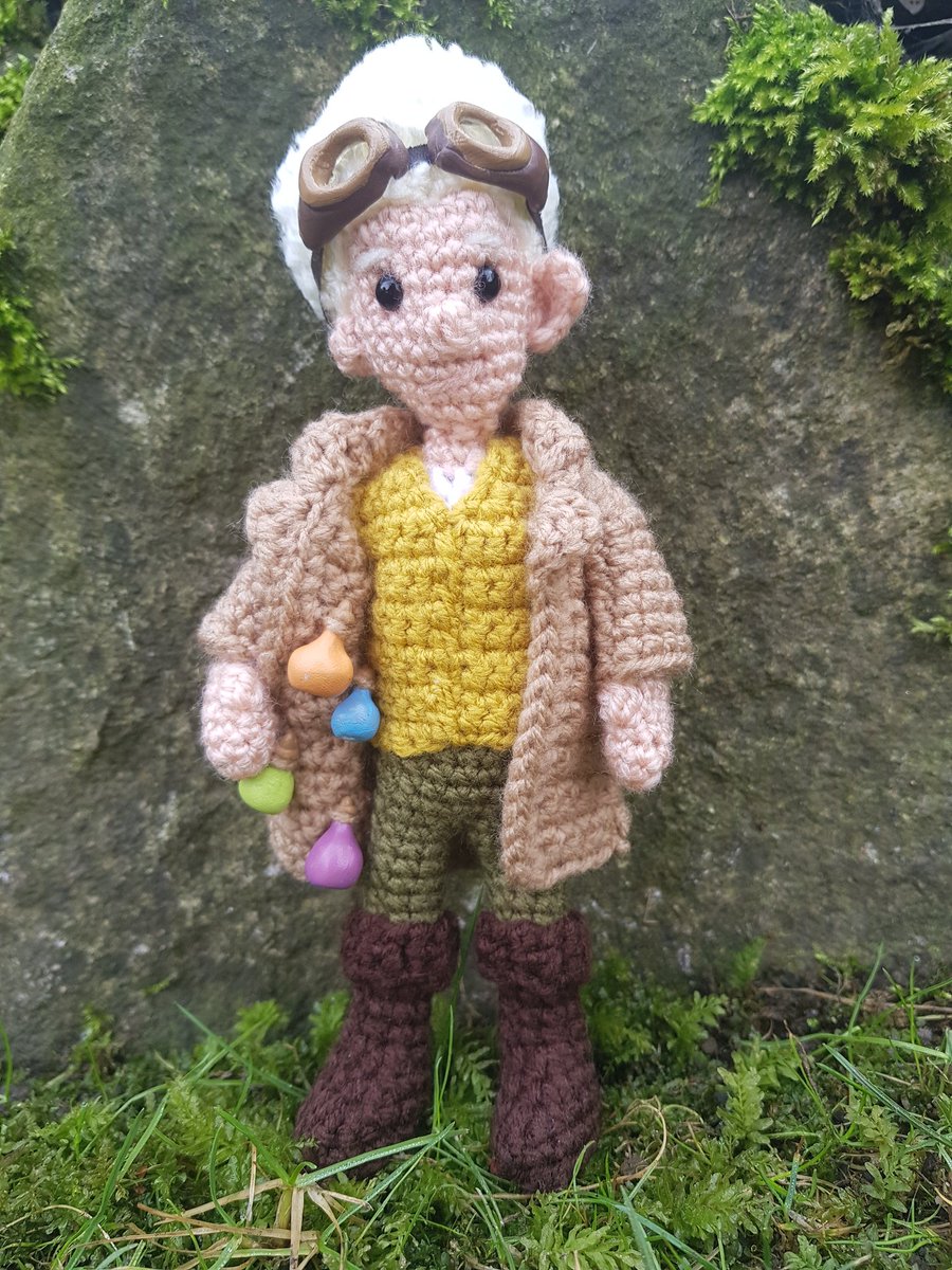 veroo__nika's tweet photo. "Hey, lil buddy!!"
Time to add another friend to the growing family! Cel Sidebottom, the person with the most vertical hair ever, played by the amazing @LydNicholas!

#RQGaming #rustyquillfanart #celsidebottom https://t.co/HaRu0shjM0