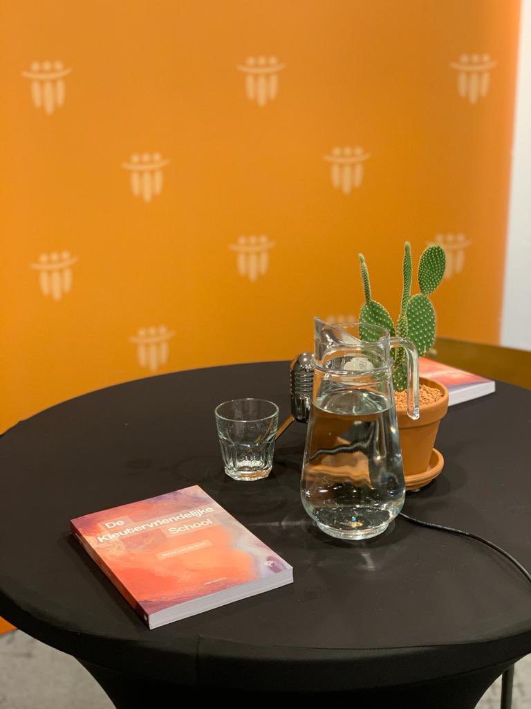 omjsactueel's tweet photo. De voorbereidingen van de online boeklancering van De Kleutervriendelijke School zijn in volle gang. Vanmorgen zijn de instructies gemaild naar alle 550 deelnemers! #OMJS #DKVS #BetsyvandeGrift https://t.co/1bhYe502K1