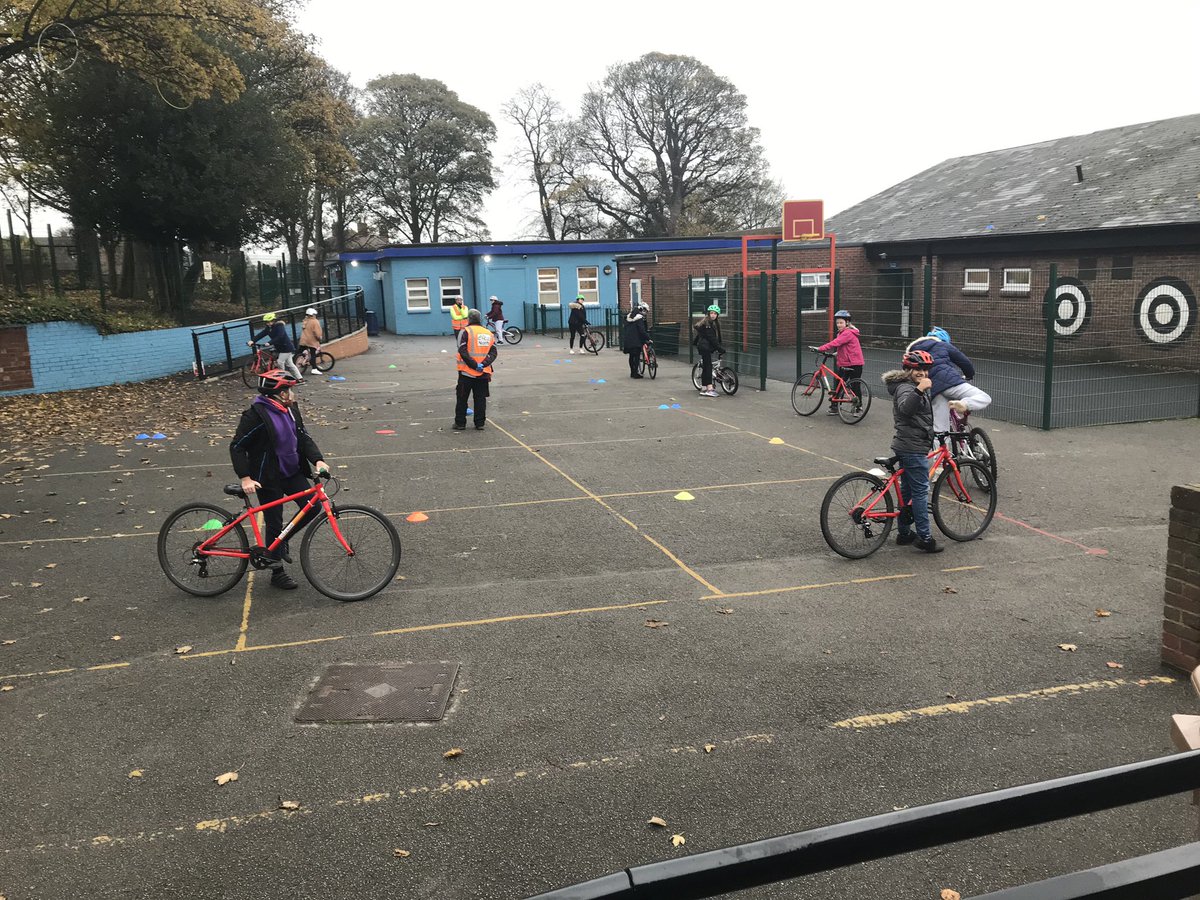 FlanshawJIN's tweet photo. Year 6 have had an amazing day with Bikeability teaching them to be road safe #successinmind #activeants https://t.co/M5UTVaQYdB
