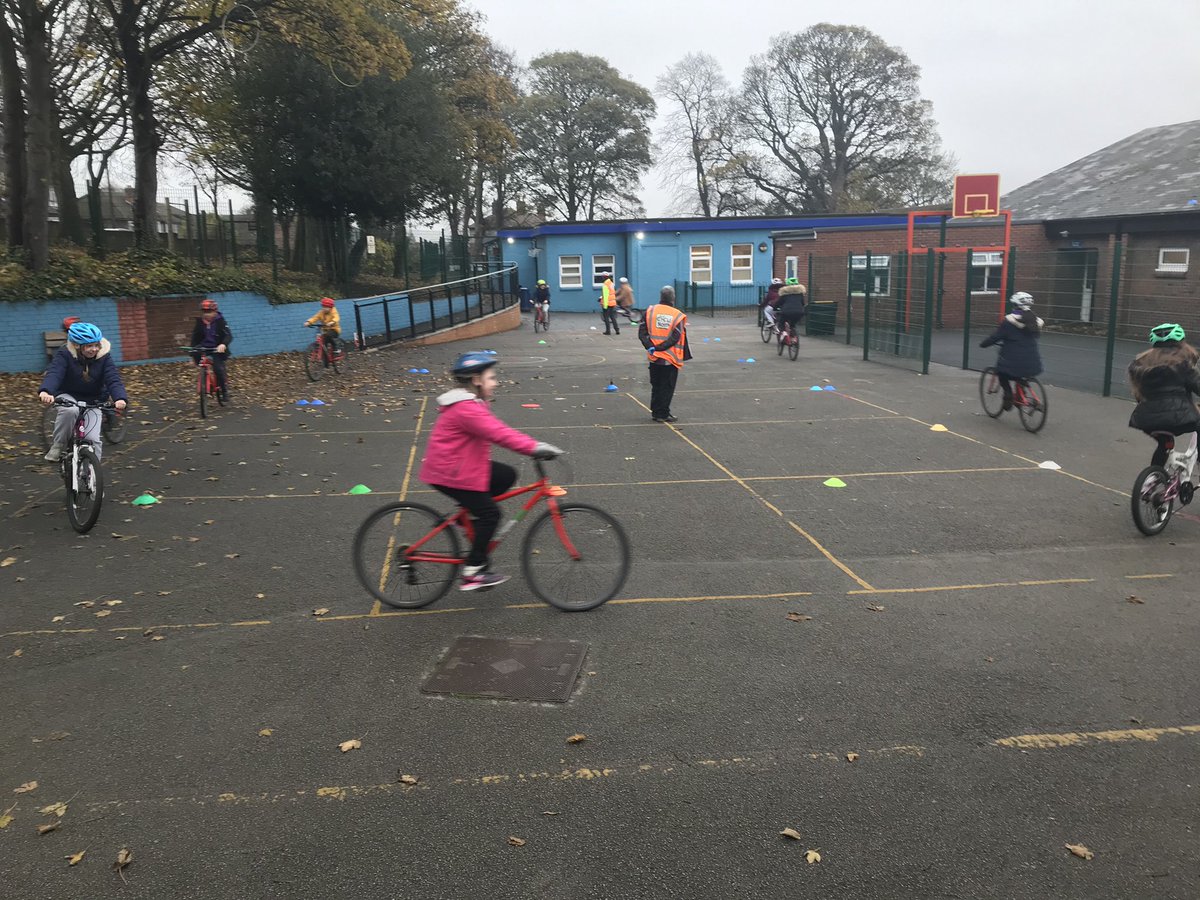 FlanshawJIN's tweet photo. Year 6 have had an amazing day with Bikeability teaching them to be road safe #successinmind #activeants https://t.co/M5UTVaQYdB