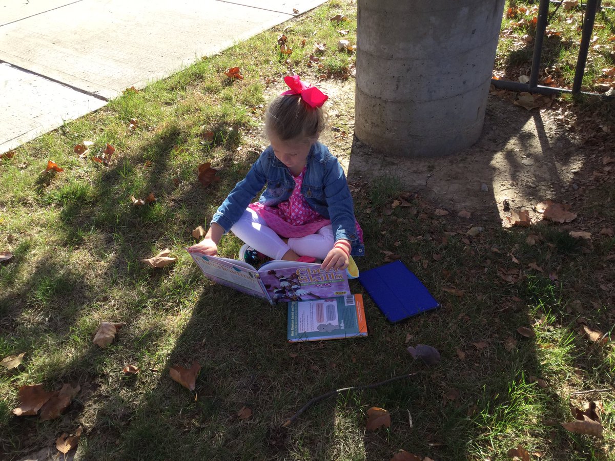 Beautiful day to take a mask break outside while checking out our new fiction and non-fiction borrowed books! ☀️ <a href="/HilliardWolves/">Washington Elem</a>