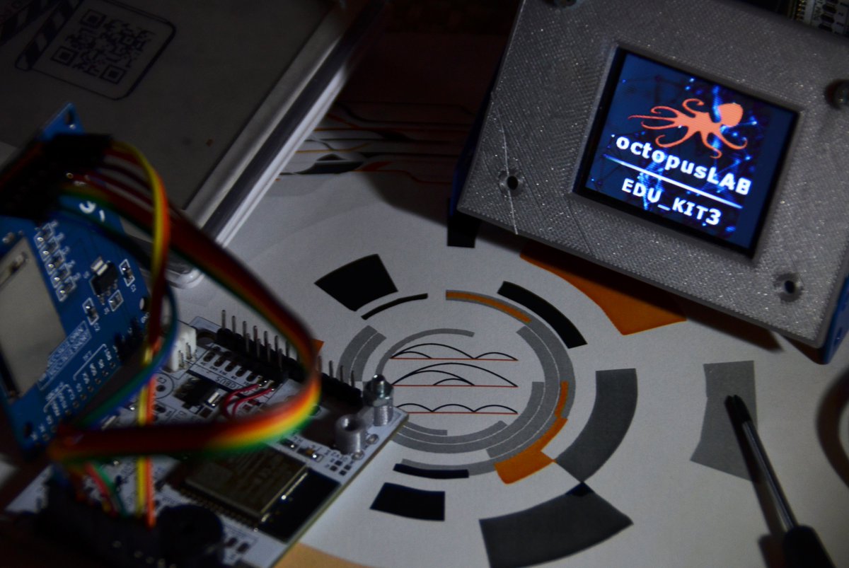 LabOctopus's tweet photo. #DnasBastlim
Snaha o odladění nové #Mictopython/boochow knihovny pro TFT display (128x160px) a s externí RAM pro #ESP32. Šlape to jak má.
Testuju i rychlost (dekorátory _viper či _native) zlepšení čitelnosti generovaného QR kódu (využíváme v #Bitcoin machine)
Jako #EDU_KIT3 -kbd https://t.co/rqNztKSSGi