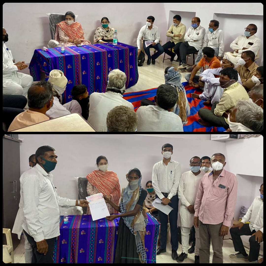 PoonambenMaadam's tweet photo. દેવભૂમિ દ્વારકા જિલ્લાના,જામખંભાળીયા તાલુકાના કંડોરણા ગામની મુલાકાત લઇ, ગામના વડીલો-ભાઇઓ-બહેનોની રજુઆતો અને પ્રશ્ર્નો સાંભળ્યા. https://t.co/3oigWXFNu2