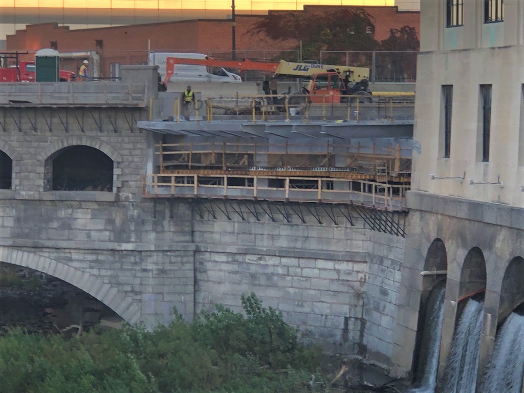 RocCityLibrary's tweet photo. Check out these updated photos of the new terrace project happening at the Central Library! Last week, the new overlook deck steel was placed on the terrace. #ROCtheRiverway #ROCtheLibrary #ROC https://t.co/tZ2IYDWRi2
