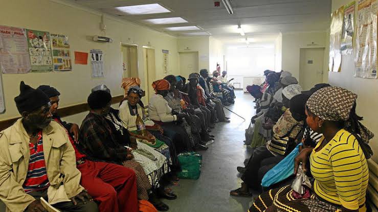 ModibaCOMM3724's tweet photo. The number of healthcare staff does not match the number of patients that visit healthcare facilities in South Africa. An additional 97,000 health workers will be needed by 2025 to address inequalities across provinces. https://t.co/GHowYmQId7