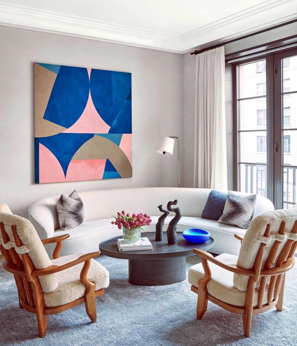 HollyHuntDesign's tweet photo. The Sloane #Sofa from @VladKagan perfectly anchors the seating area of this Manhattan apartment. Featured in #GalerieMagazine. 

Interior Designer: Meyer Davis 
Photo courtesy of #MeyerDavis  

#GalerieMagazine #VladimirKagan #Kagan #HOLLYHUNT #furniture #interiordesign #design https://t.co/2S6Grlrcw5