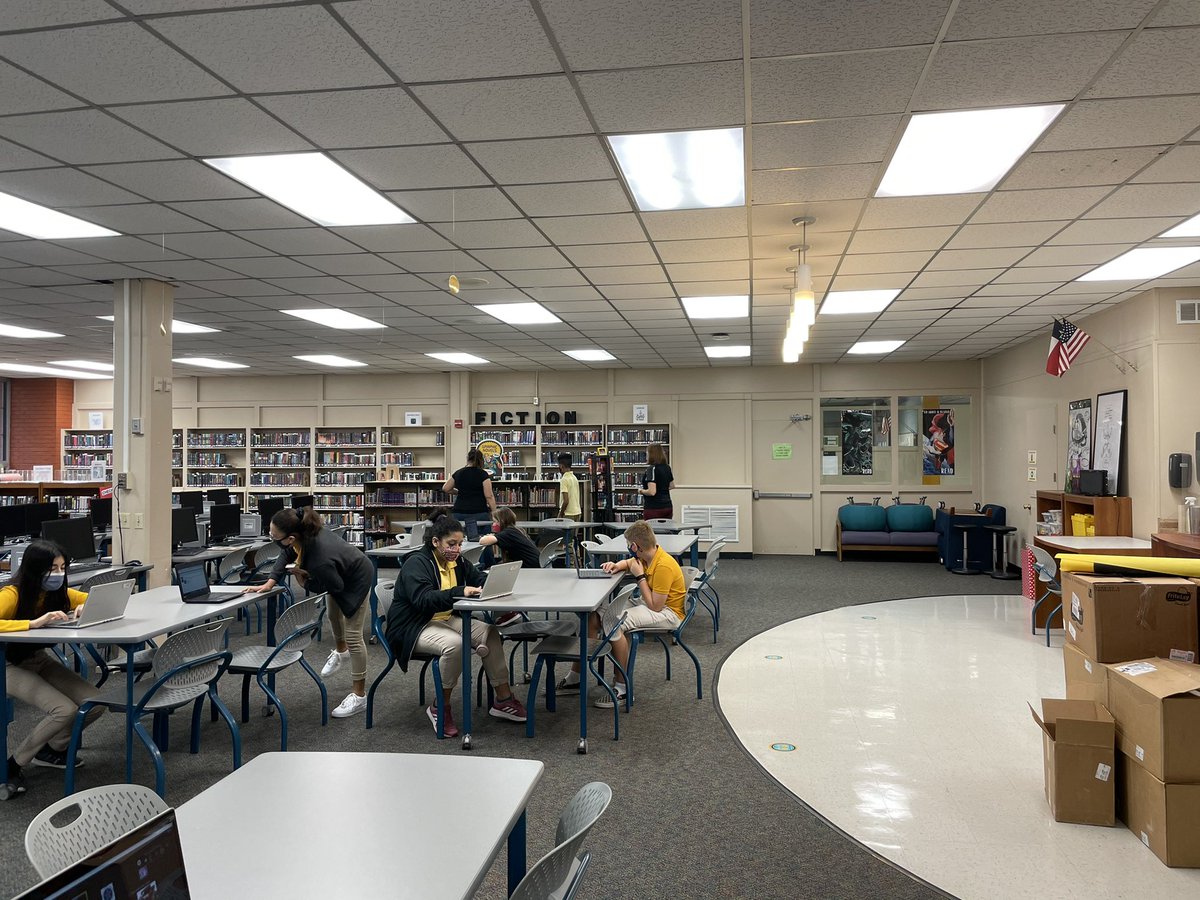 MrsFemmel's tweet photo. @6_ksat getting to visit @Library_Krueger today! Happy kids, happy books, happy librarians. 😊@SWatsonKSAT @WeTeachKSAT_CTE @ksatsbest https://t.co/2TOWr0lDXC