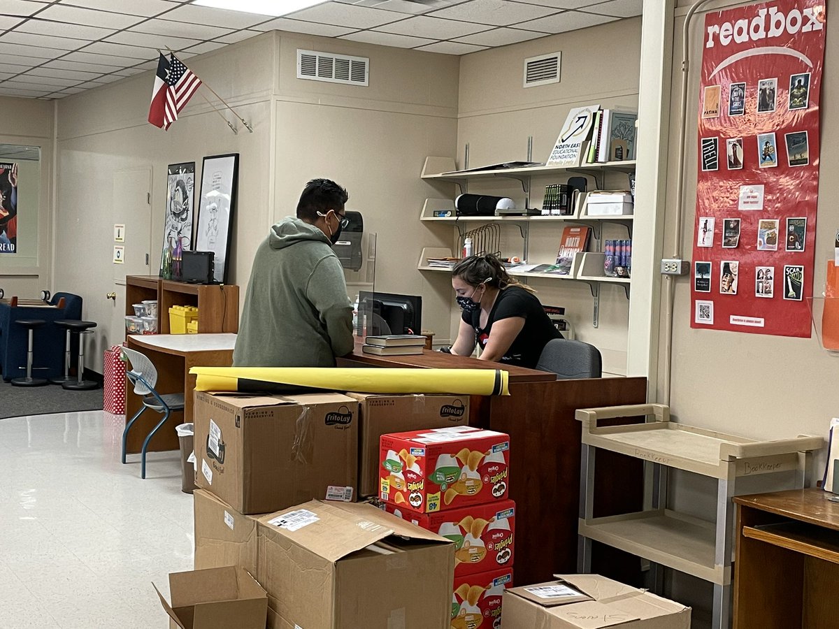 MrsFemmel's tweet photo. @6_ksat getting to visit @Library_Krueger today! Happy kids, happy books, happy librarians. 😊@SWatsonKSAT @WeTeachKSAT_CTE @ksatsbest https://t.co/2TOWr0lDXC