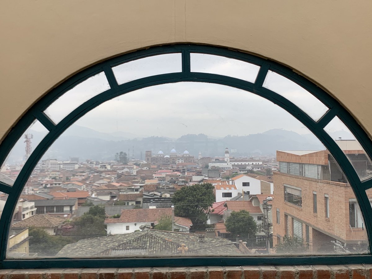 GustavoCardosoM's tweet photo. La jornada fría, brumosa y oscura que se vive este lunes en #Cuenca, NO se debe a la presencia de ceniza volcánica, sino a un fenómeno meteorológico denominado convexión térmica. https://t.co/dltdqFDTaZ