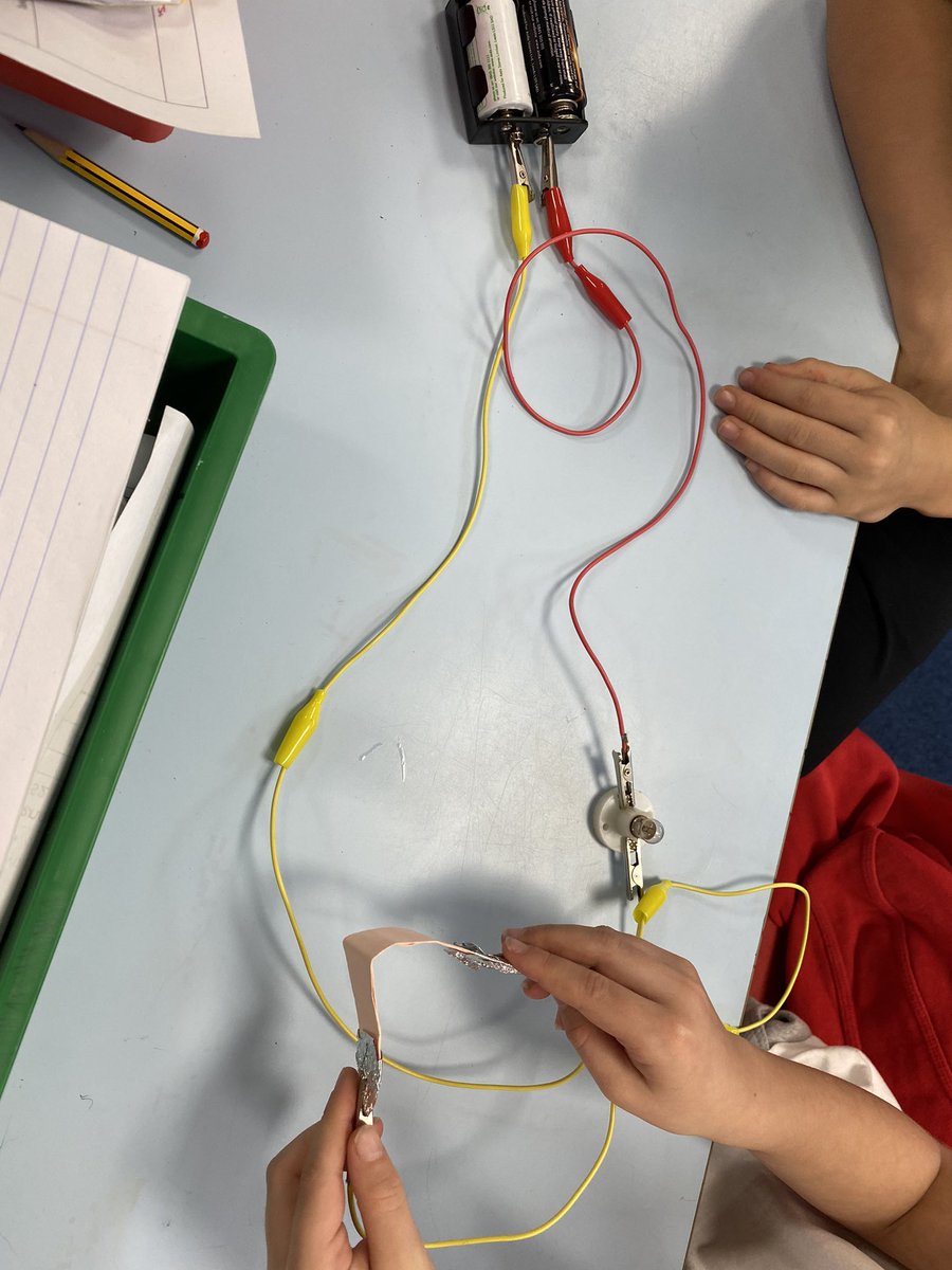 HTAClassMere's tweet photo. We had lots of fun today making circuits and understanding how making a complete circuit by closing the switch made the bulb turn on 💡 #HTAScience https://t.co/jTGnmYYZhR