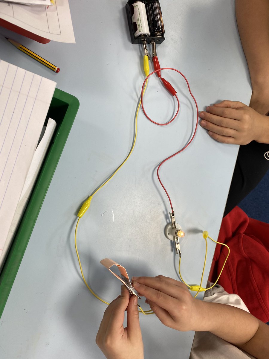 HTAClassMere's tweet photo. We had lots of fun today making circuits and understanding how making a complete circuit by closing the switch made the bulb turn on 💡 #HTAScience https://t.co/jTGnmYYZhR