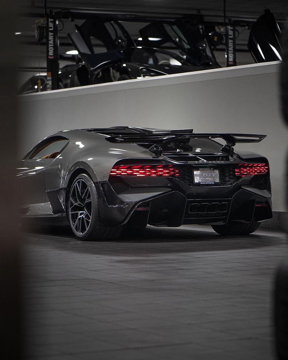 motorforms's tweet photo. Bugatti Divo 🐺 https://t.co/uls502NQND