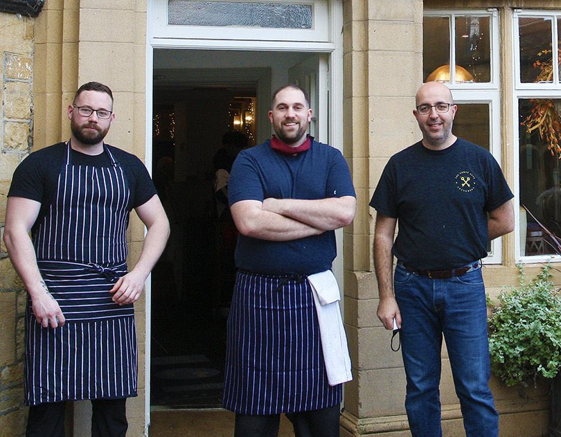 crosskeyssherb's tweet photo. Meet some of the faces of the Cross Keys Sherborne ... From left to right ... Taran, Dan and Mo (owner and manager) courtesy of @blackmore_vale π Check out the November issue https://t.co/XsM3bZFAd4 #supportlocalBusiness #sherborne #openfortakeaway https://t.co/QALB1y5Eec