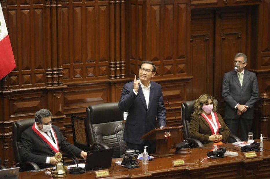 Indignados_P's tweet photo. Martín Vizcarra “yo no me corro”

no se va escapa en un maletero, no se va a Paris, no se va a la embajada de Uruguay, no renuncia por fax, y no se mete un tiro 🔫

#NoALaVacancia
#InvestigacionSiVacanciaNo
#congresonosempobreces https://t.co/j83KYGoTtu