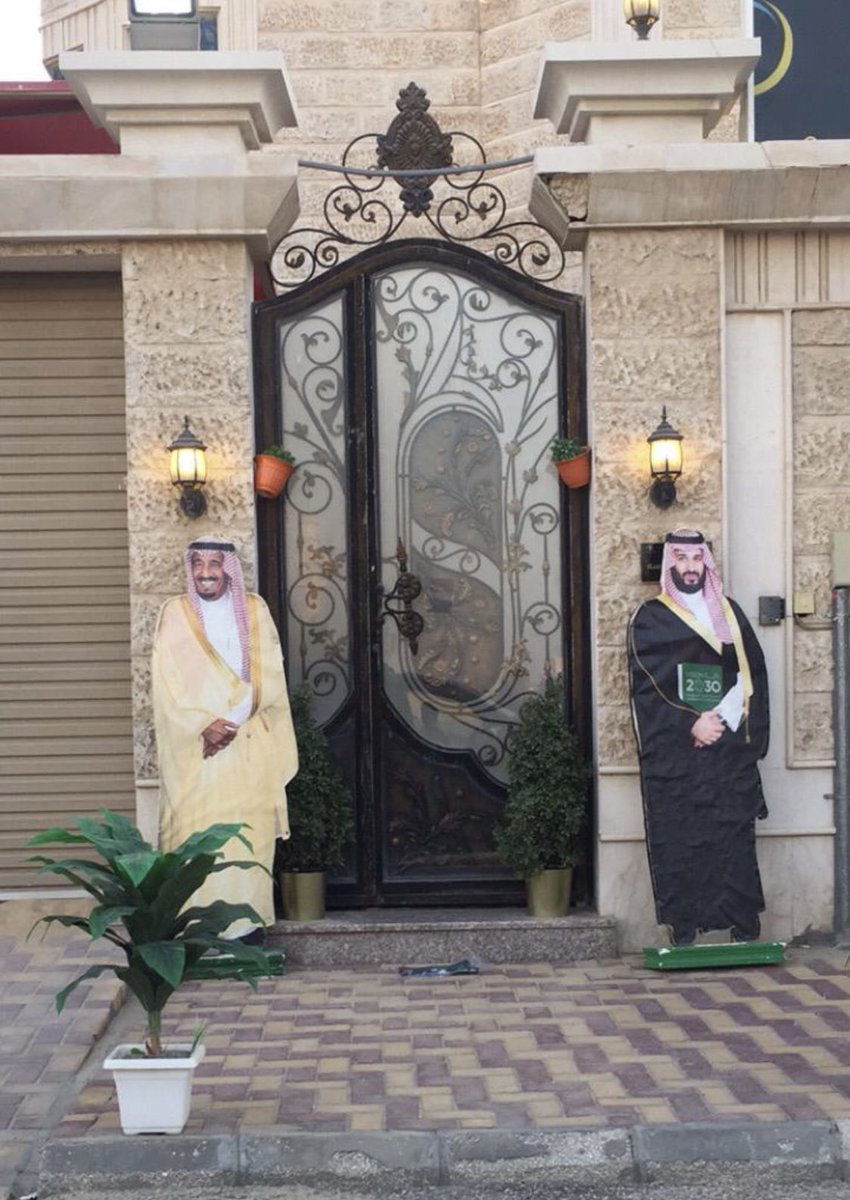 vcchbccdd's tweet photo. #بن_قاسم واحد من الشعب الله يجزاه خير حط على عتبه بابه صنمين جاهزين لصلاه عليهم ..

وانت ماشي مستعجل لمشوارك  ، تنزل تصلي  على السريع وتكمل مشوارك ، جزاك الله خير ايها الشعب المستعبد هههههههههه 👇🏻👇🏻 https://t.co/8lBNu1WKfe