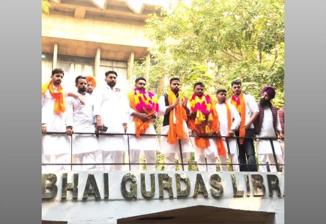 Puneetsandhu075's tweet photo. My heartfelt thnks to all my bro's nd those who hv elected me 4 this prestigious position of president gndu. I don't have the words 2 express my gratitude. With ur support,I know that v can wrk together to better ourselves nd improve d functioning of this team.
@AkshaySharmaOrg https://t.co/lRFD6ZMtUC