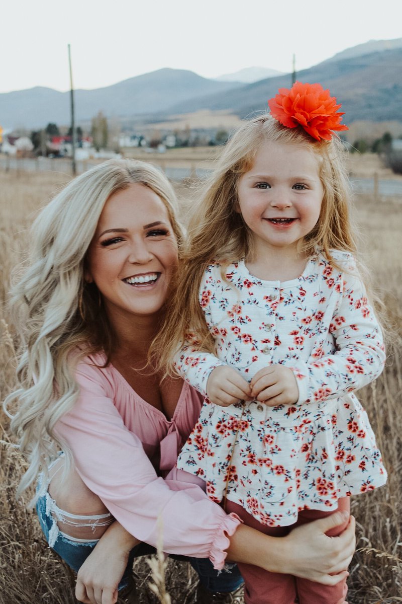 oooo1time's tweet photo. insta and FB saw these so why not Twitter? Love my girl 💗 https://t.co/CNfizpc66N