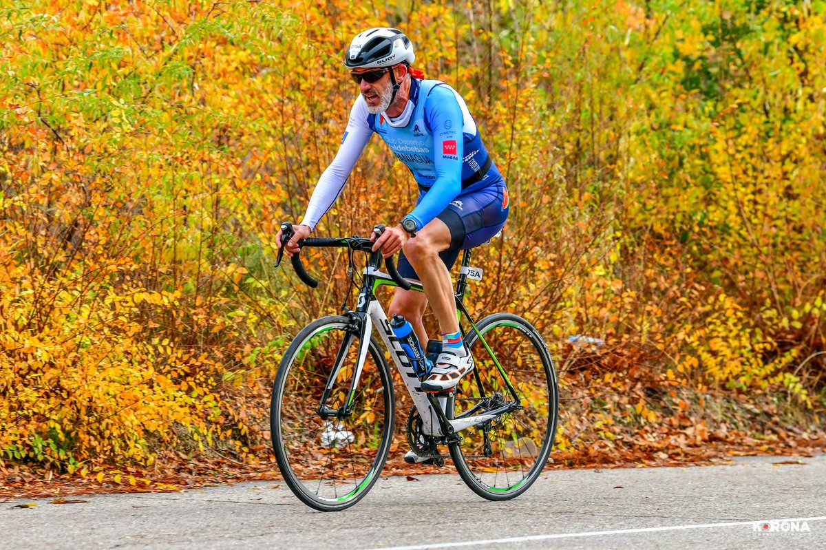 PacoPaniwater's tweet photo. Este fin de semana ha tocado correr la contrarreloj por equipos en el Ecodumad -Campeonato Madrid Duatlon Road en el Parque Warner. Bajo un estricto protocolo Covid19.  ‍🏃‍♂️+🚴‍♂️+🏃‍♂️=👍. Vamos!!. #CDValdebebas #opticaliaprosperidad https://t.co/tCmcWXquOk
