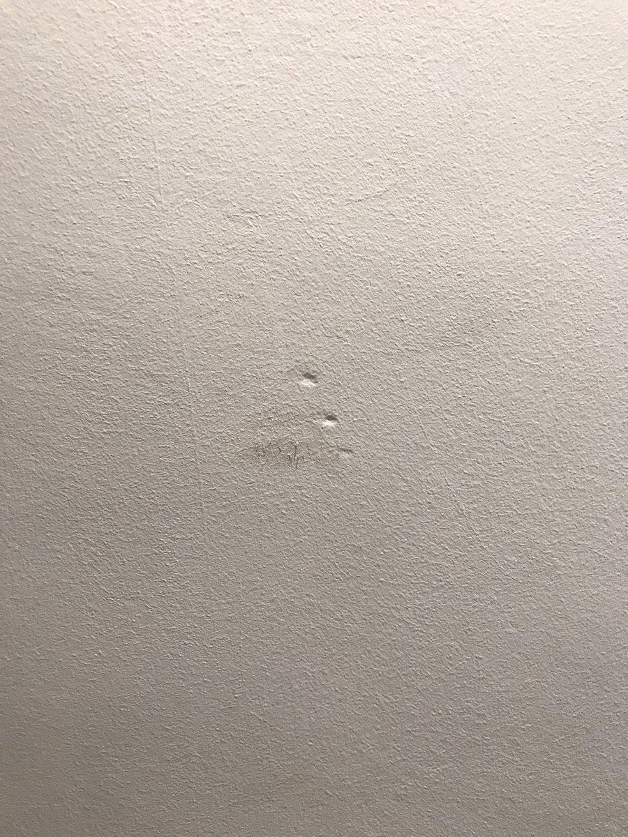 naebxg's tweet photo. Si así dejo la pared no quiero pensar si le da a alguien alias mi ser lol https://t.co/Yvlii2LnfY