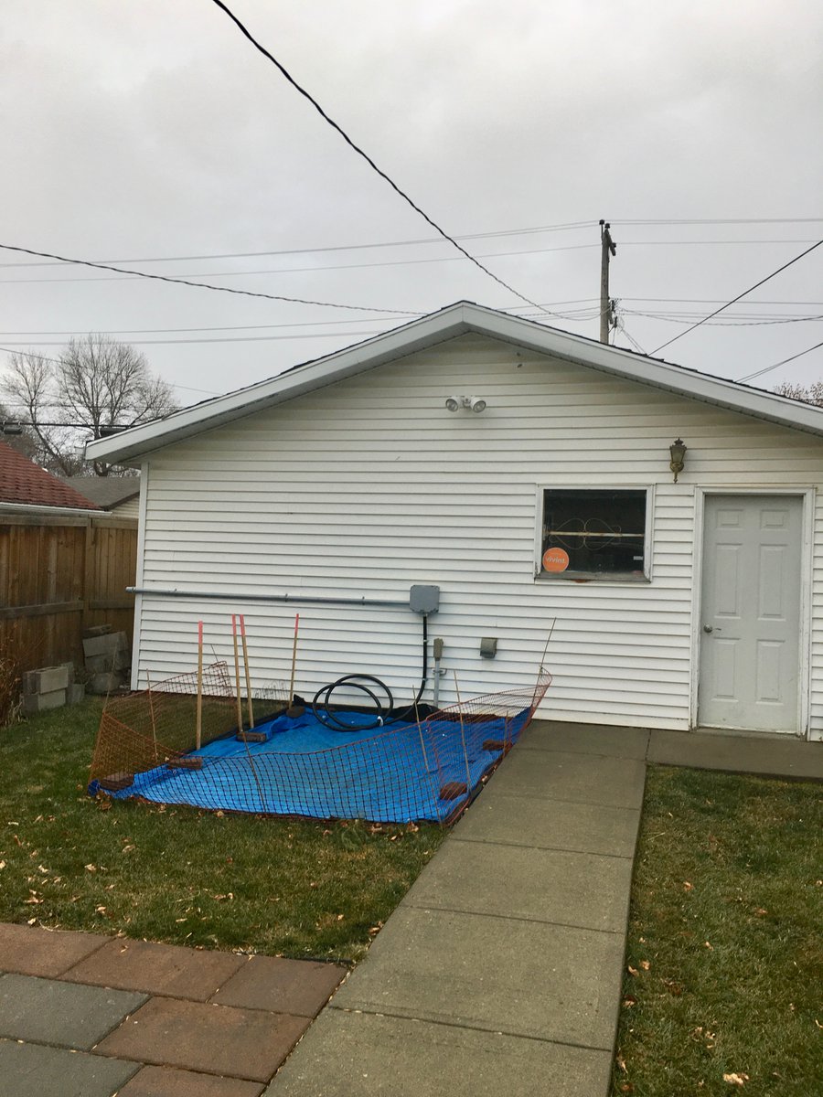 robartelectric's tweet photo. At Robart Electrical Services Ltd. We deal a lot with hot tubs. One thing you need to be aware of is if there are overhead power lines above the hot tub location. Today's requirements are that the power lines be 5 meters above the tub. Ask us to help. 780 238-8195 https://t.co/KN2Ugv9b7B