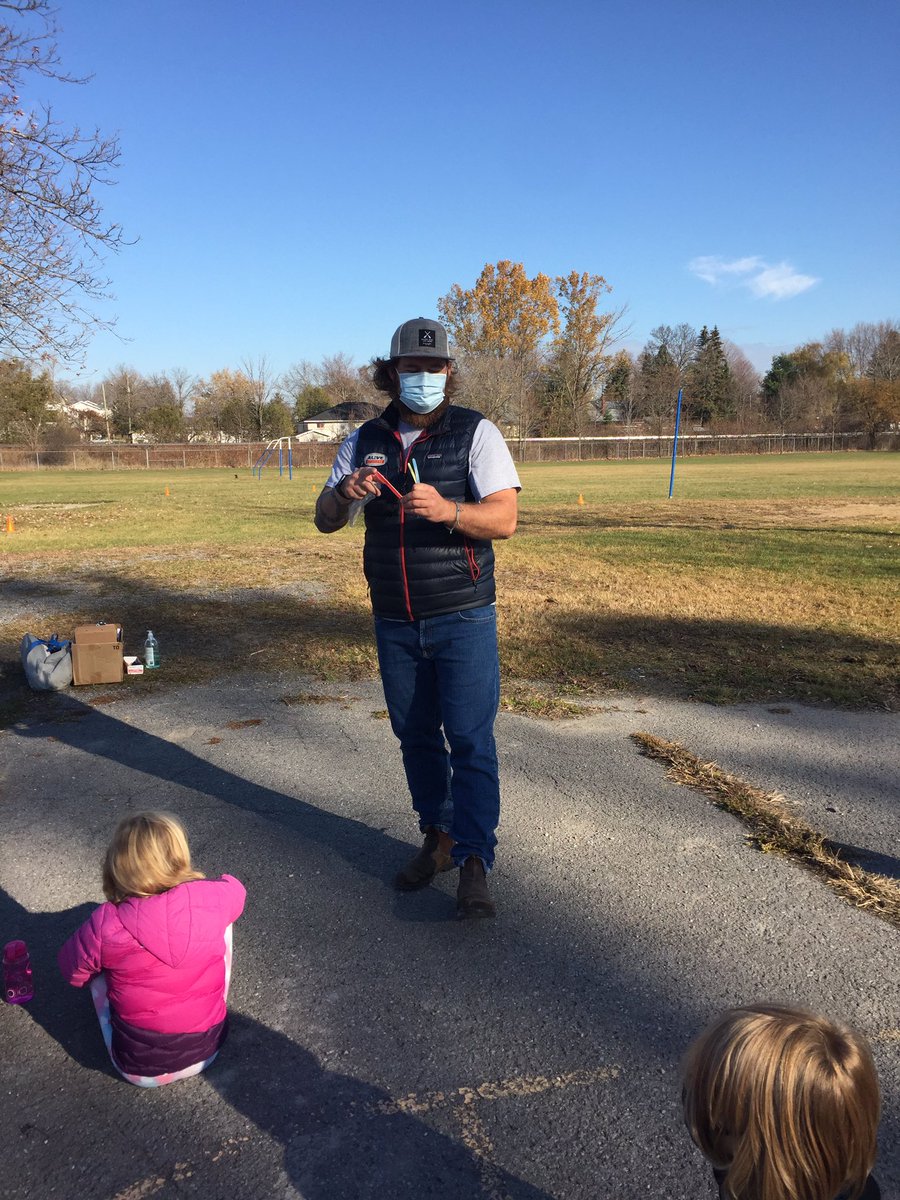 RimaHamilton's tweet photo. Thank you @natezahn for teaching us about the four needs in a habitat (food, water, shelter, space) in such a fun way @CollBayLDSB https://t.co/q9nrbETNhE