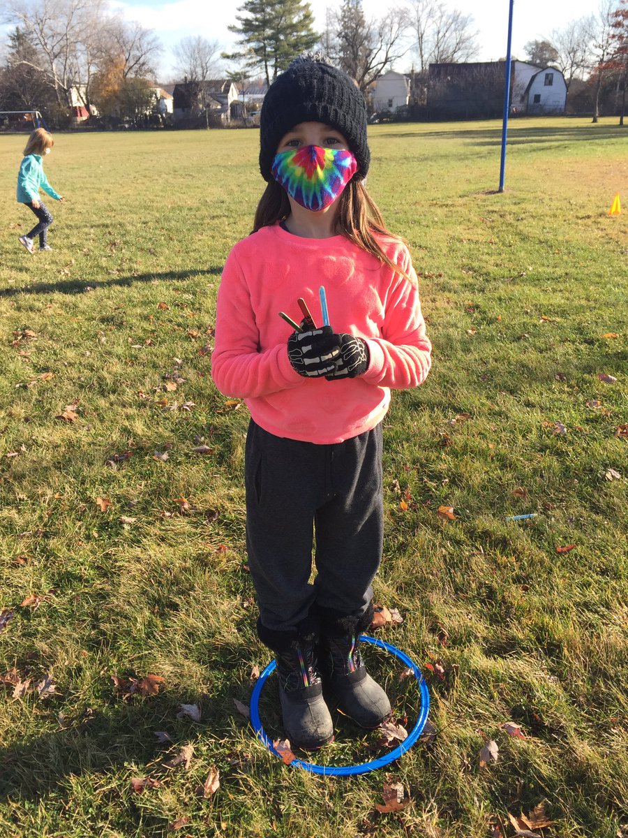RimaHamilton's tweet photo. Thank you @natezahn for teaching us about the four needs in a habitat (food, water, shelter, space) in such a fun way @CollBayLDSB https://t.co/q9nrbETNhE