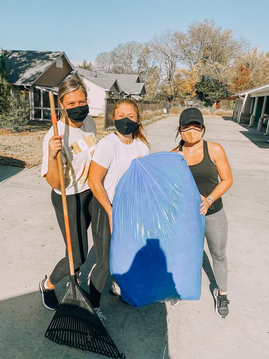 OKState_ADPi's tweet photo. Into the Streets with the men of Delta Tau Delta this weekend was a success 🥰 We loved going out into the Stillwater community and offering a helping hand⭐️💞💎⚡️🦋
#whyadpi #okstate25 https://t.co/ePHA0pkfPh