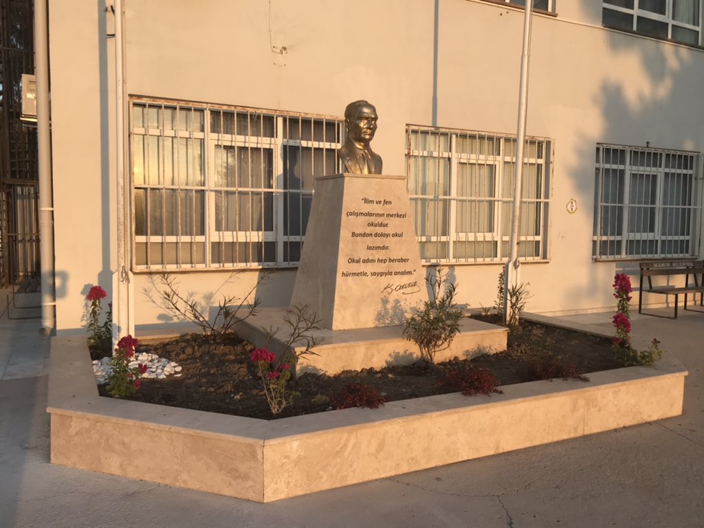 OrtaokuluVedat's tweet photo. #Muğlada10KasımveAtatürk @mugla_mem @bodrumMEM @aslankorkmazmeb @MesutTOPALOLU @FerhatTutucu https://t.co/9O1KXuiMup