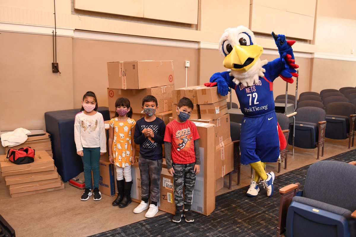 LongIslandNets's tweet photo. Last week we headed out to drop off much needed school supplies and PPE for two elementary school on Long Island 📚 

Special thanks to our friends at @Target for helping us make this happen for Long Island students! https://t.co/s6EMPAfQKc
