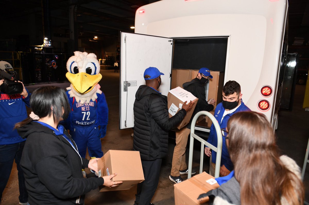 LongIslandNets's tweet photo. Last week we headed out to drop off much needed school supplies and PPE for two elementary school on Long Island 📚 

Special thanks to our friends at @Target for helping us make this happen for Long Island students! https://t.co/s6EMPAfQKc