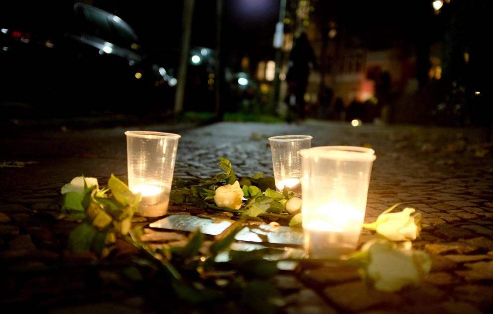 _Stolpersteine_'s tweet photo. Unser Dank gilt den vielen Menschen, die heute  unserem Aufruf zur großen Putzaktion der #Stolpersteine anlässlich #9Nov gefolgt sind und bei sich vor Ort ein Zeichen gegen das Vergessen und für die Erinnerung gesetzt haben. Heute und an jedem anderen Tag. DANKE! #keinverblassen https://t.co/QcKyEX1N3M