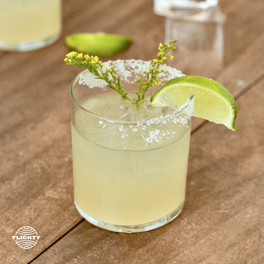 FlightyMixers's tweet photo. A little #margaritamonday to cheer you up! 🎉 𝕎𝕙𝕚𝕔𝕙 𝕚𝕤 𝕪𝕠𝕦𝕣 𝕗𝕒𝕧𝕠𝕣𝕚𝕥𝕖 𝕞𝕒𝕣𝕘𝕒𝕣𝕚𝕥𝕒? Our is this one👇𝐅𝐥𝐢𝐠𝐡𝐭𝐲 𝐀𝐠𝐚𝐯𝐞 𝐌𝐚𝐫𝐠𝐚𝐫𝐢𝐭𝐚, on the rocks 🧊 
#cocktails #mocktails #organic #margaritamonday  #flightymargarita #elevateyourspirits https://t.co/aBAT95Q9kp
