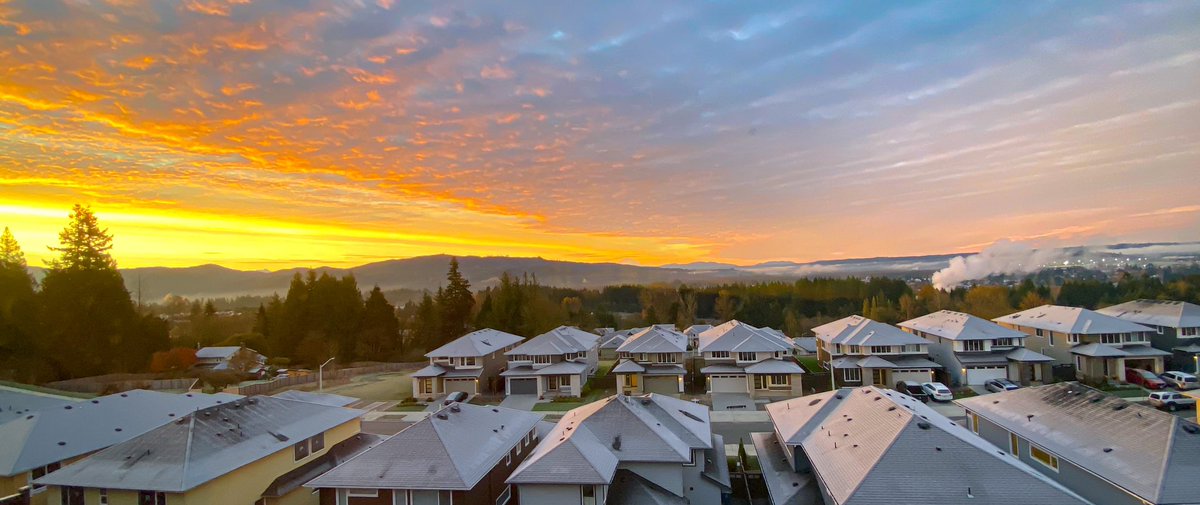 iamsridesh's tweet photo. Such an awesome start to the day.. million shares outs sunrise 😀 

Have a beautiful day everyone 👍

#BeautifulWAState #BeautifulPNW https://t.co/HHWfy8INwi