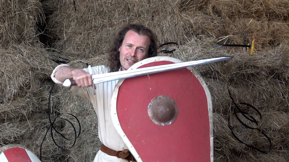 ModernHistoryTV's tweet photo. Does the Bayeux Tapestry that shows the Battle of Hastings also show a split between the generations of warriors? Jason Kingsley OBE discusses some ideas about Kite shields and technology. Watch it here - https://t.co/QRJIWtKGIA https://t.co/LDmxJEbCfR