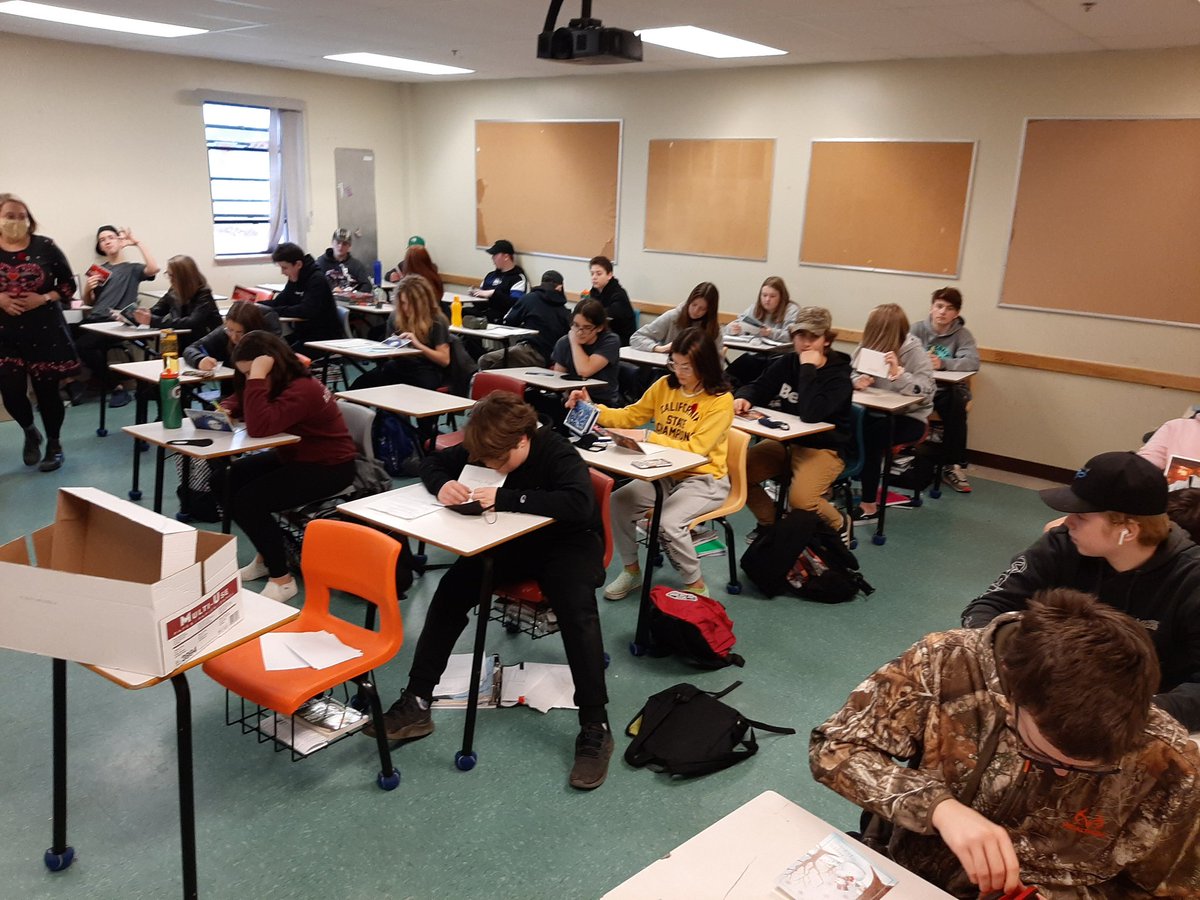 bbillardmar's tweet photo. @hthtigers students making christmas cards for the military as part of Remembrance Day observations @NLESDCA https://t.co/mXHrPG68F0