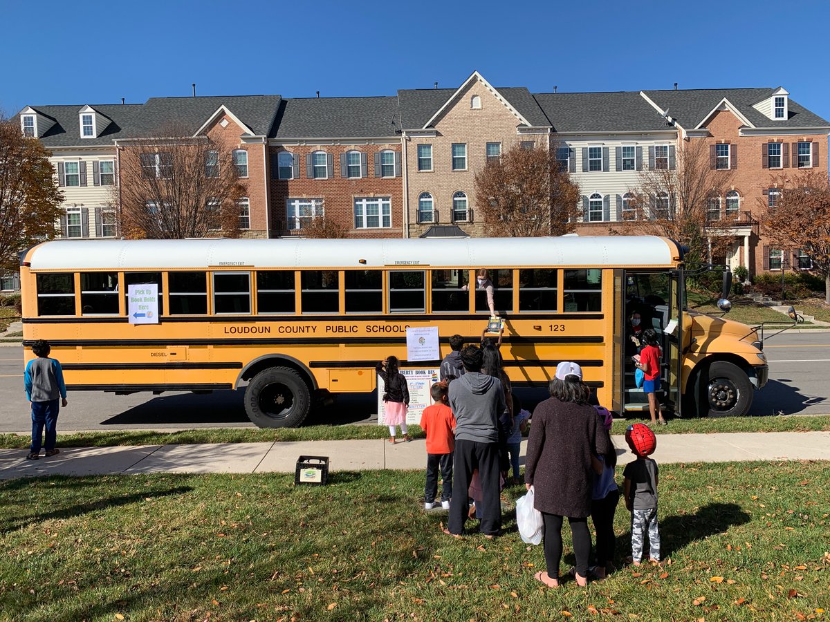 LIB_ElemLibrary's tweet photo. Beautiful November day for the Book Bus!
#lcpsbookbus https://t.co/Dfn7GzwYky
