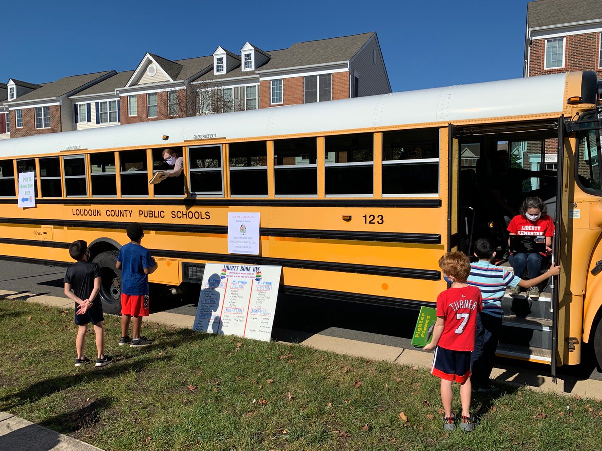 LIB_ElemLibrary's tweet photo. Beautiful November day for the Book Bus!
#lcpsbookbus https://t.co/Dfn7GzwYky